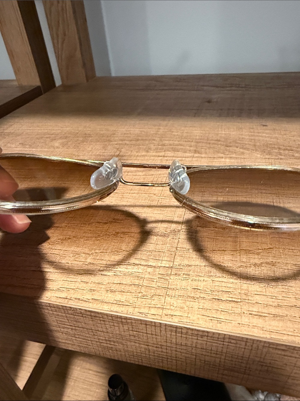 BOGO 🟢 Ray-Ban Gold Frame Sunglasses with Brown Gradient Lenses in case - Picture 5 of 7